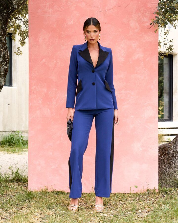 Conjunto de pantalón de invitada rebajado en color marino en MB Collezione Madrid